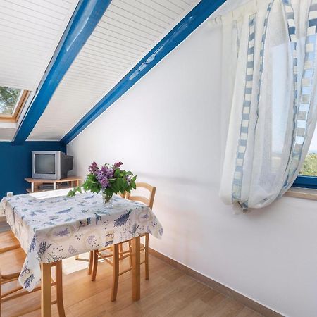 Cozy Apartment In Tar With House Sea View Tar-Vabriga Eksteriør billede